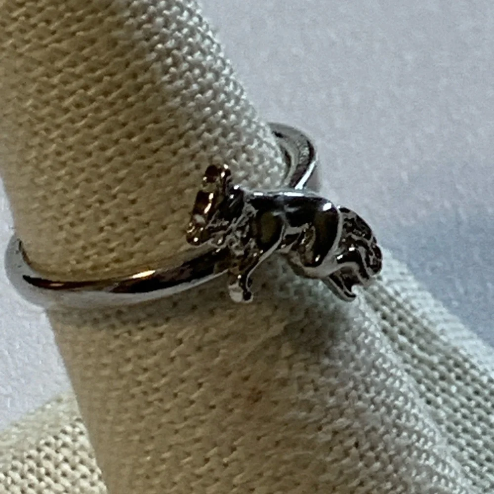 Fierce Silver-Tone Dire Wolf Ring - size 7